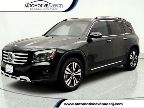 Used 2024 Mercedes-Benz GLB 250 4MATIC w/ Exclusive Package image 1