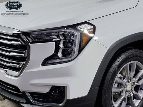 Used 2022 GMC Terrain SLT w/ Infotainment Package II AWD/4WD image 9