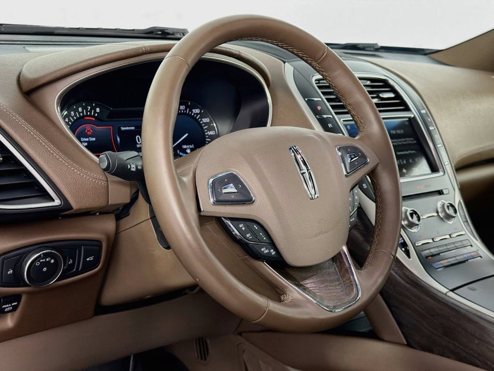 Used 2017 Lincoln MKX Reserve w/ Driver Assistance Package FWD image 38
