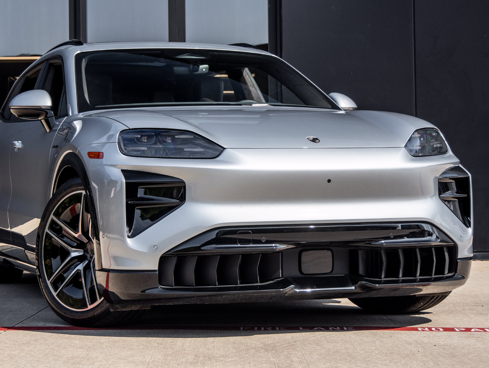 Certified 2026 Porsche Cayenne Turbo AWD/4WD image 9