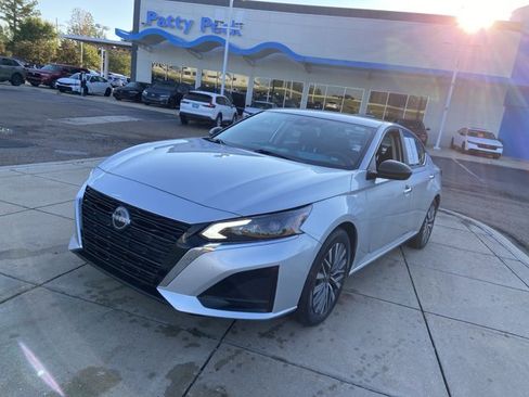 Used 2024 Nissan Altima 2.5 SV image 4
