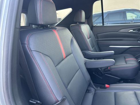 Used 2024 Chevrolet Traverse RS image 37