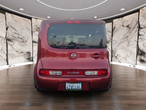 Used 2012 Nissan Cube 1.8 w/ Interior Designer Pkg FWD image 8