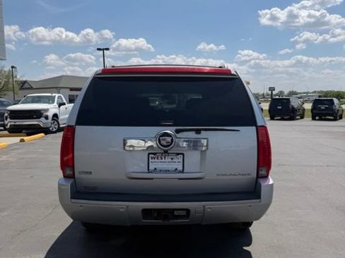 Used 2010 Cadillac Escalade ESV Premium AWD/4WD image 6