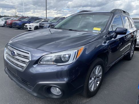 Used 2017 Subaru Outback 2.5i Premium image 2