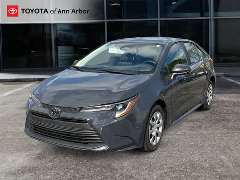 Used 2025 Toyota Corolla LE FWD image 2