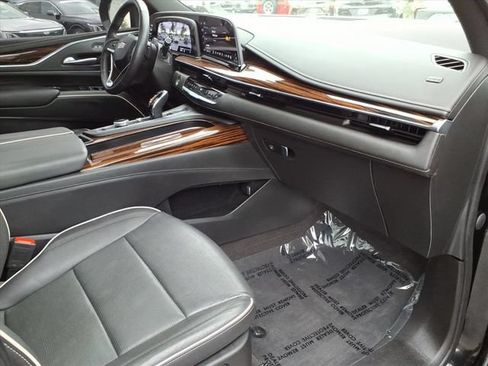 Used 2023 Cadillac Escalade Premium Luxury AWD/4WD image 26
