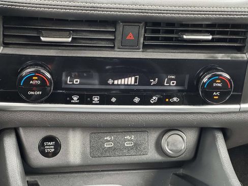 Used 2024 Nissan Rogue SV AWD/4WD image 5