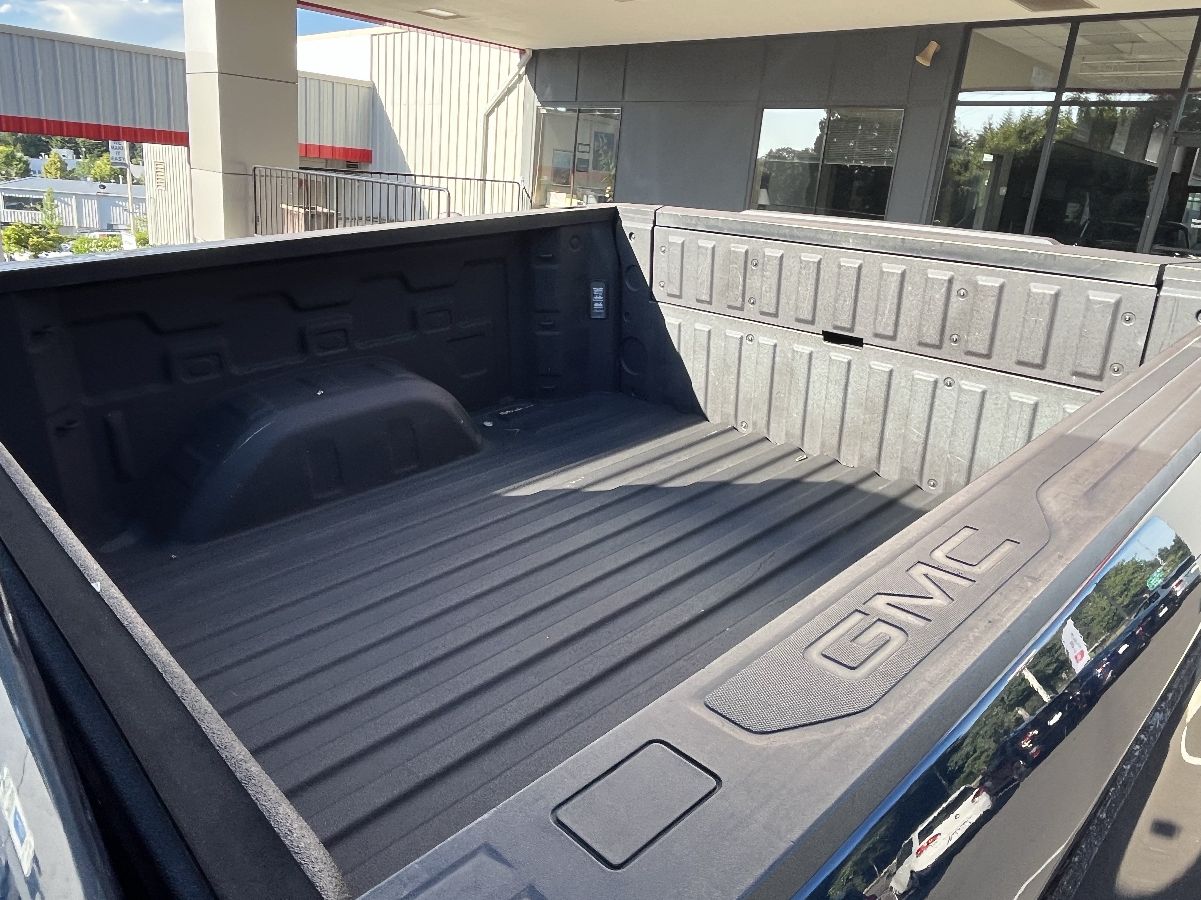 Used 2021 GMC Sierra 1500 Elevation w/ LPO, Elevation Black Package AWD/4WD image 9