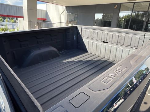 Used 2021 GMC Sierra 1500 Elevation w/ LPO, Elevation Black Package AWD/4WD image 9