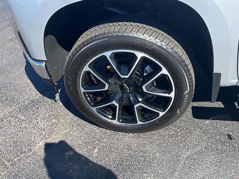 Used 2021 Chevrolet Silverado 1500 LT AWD/4WD image 35