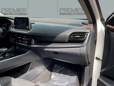 Used 2023 Nissan Rogue SV FWD image 27