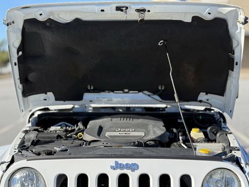 Used 2015 Jeep Wrangler Unlimited Sahara w/ Connectivity Group image 45