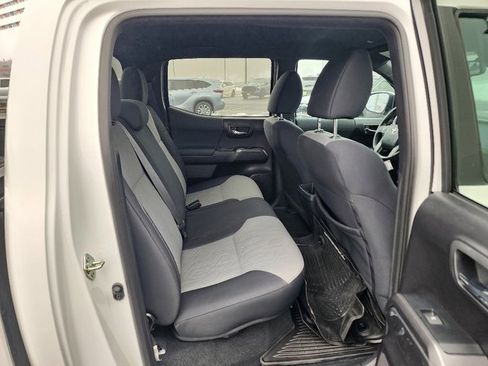 Used 2020 Toyota Tacoma TRD Sport w/ Technology Package image 14