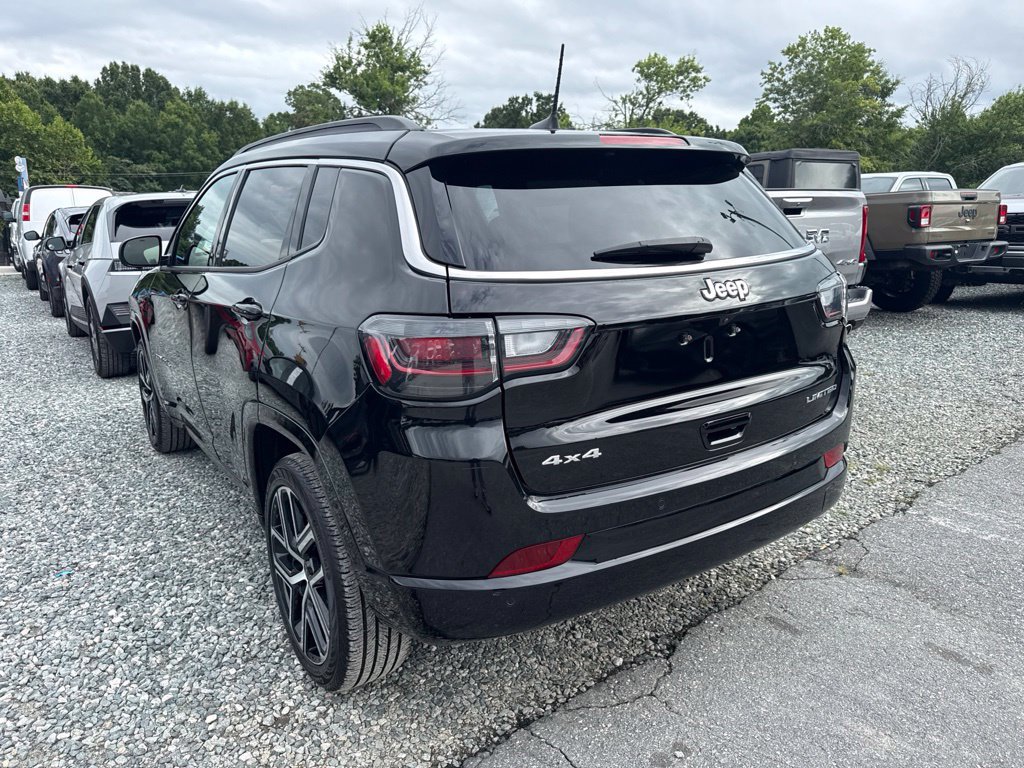 Used 2025 Jeep Compass Limited w/ Elite Group AWD/4WD image 4