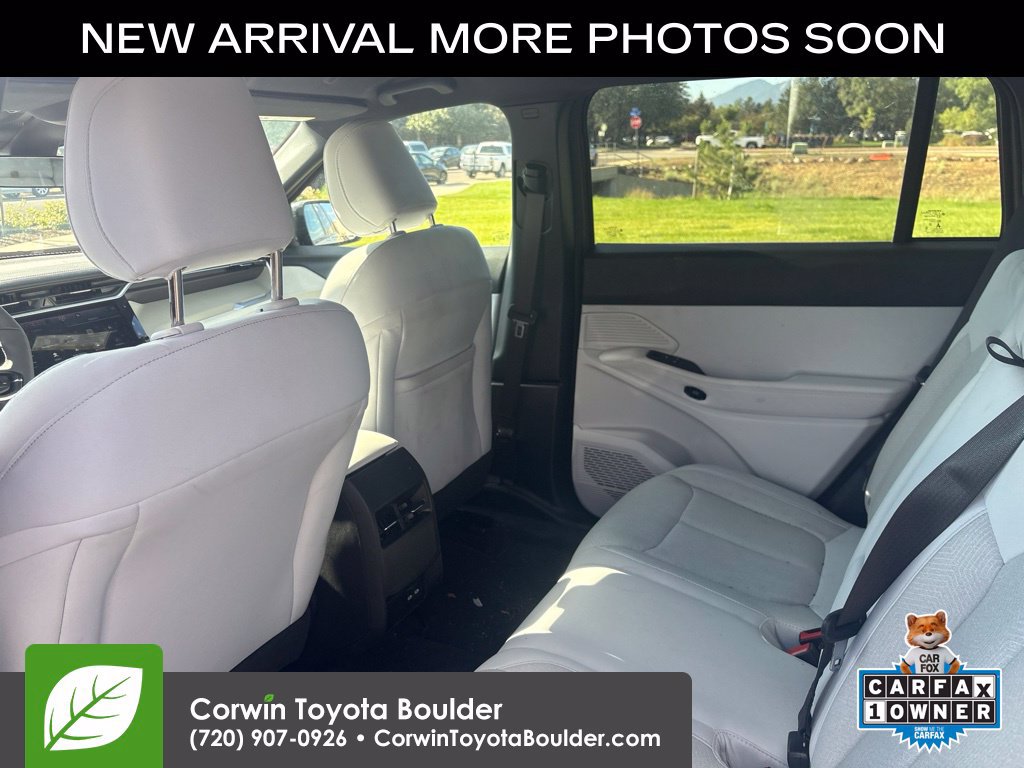 Used 2026 Jeep Cherokee Laredo AWD/4WD image 11