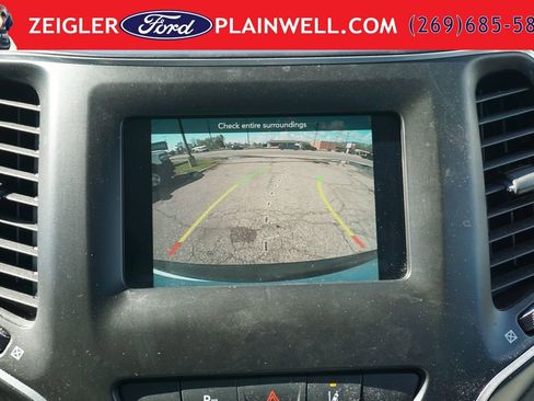 Used 2021 Jeep Cherokee Latitude Plus AWD/4WD image 18
