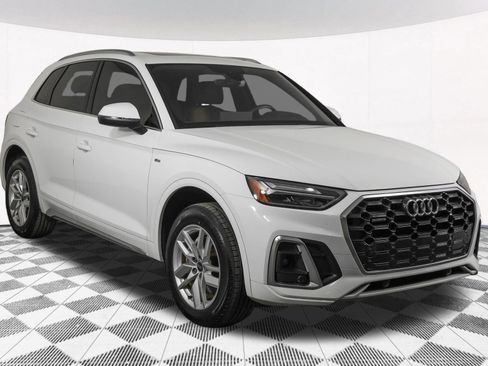 Used 2023 Audi Q5 2.0T Premium w/ Convenience Package AWD/4WD image 11