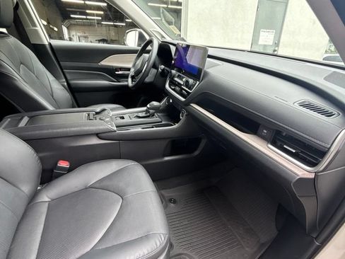 Used 2024 Toyota Grand Highlander AWD Hybrid image 12