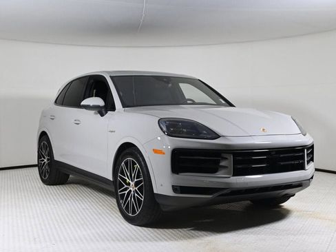 Certified 2025 Porsche Cayenne S image 9