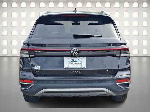 Used 2025 Volkswagen Taos SE w/ Panoramic Sunroof Package AWD/4WD image 5