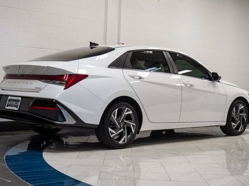 Used 2025 Hyundai Elantra Limited w/ Cargo Package FWD image 32