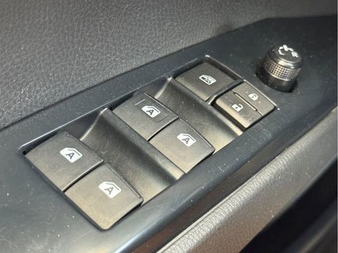 Used 2018 Toyota Camry SE FWD image 21