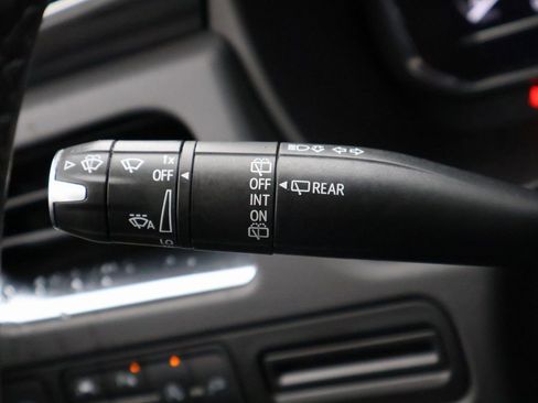 Used 2022 GMC Yukon SLT w/ SLT Premium Package image 39