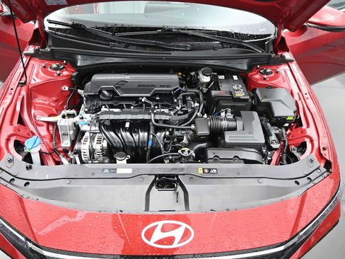 Certified 2025 Hyundai Elantra Limited image 23