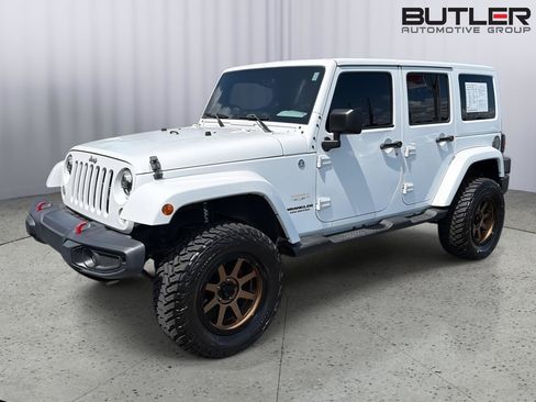 Used 2015 Jeep Wrangler Unlimited Sahara w/ Connectivity Group AWD/4WD image 2