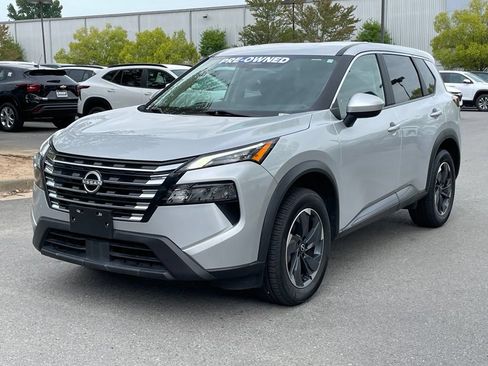 Used 2024 Nissan Rogue SV FWD image 3