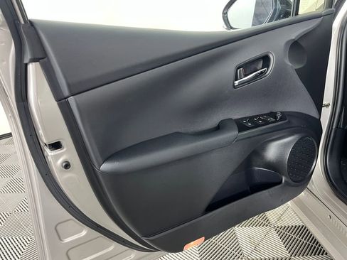 Used 2017 Toyota Prius Prime Premium image 10