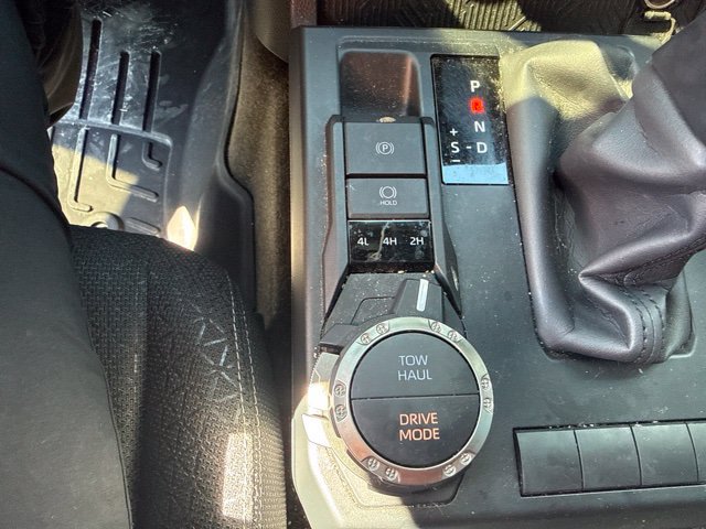 Used 2025 Toyota 4Runner SR5 AWD/4WD image 16
