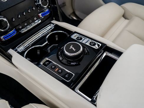 Used 2023 Rolls-Royce Cullinan Black Badge image 97