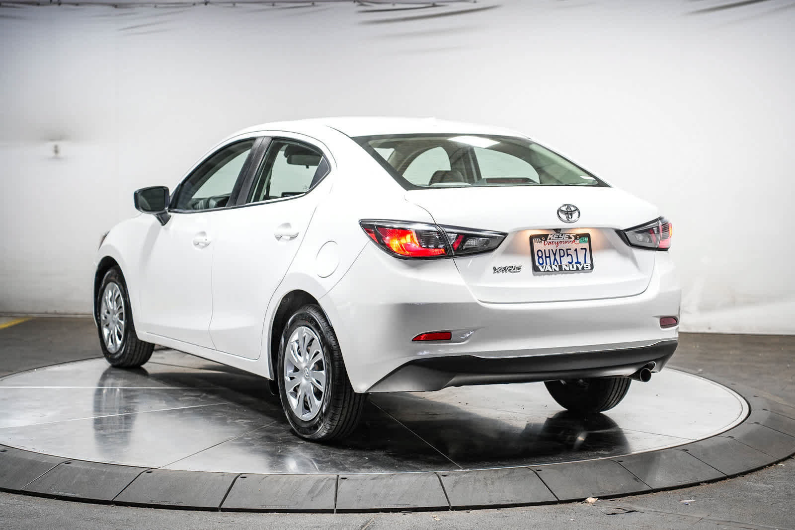 Certified 2019 Toyota Yaris L FWD image 3