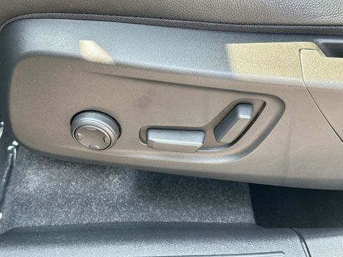 Certified 2024 Volvo XC40 B5 Ultimate w/ Climate Package image 18