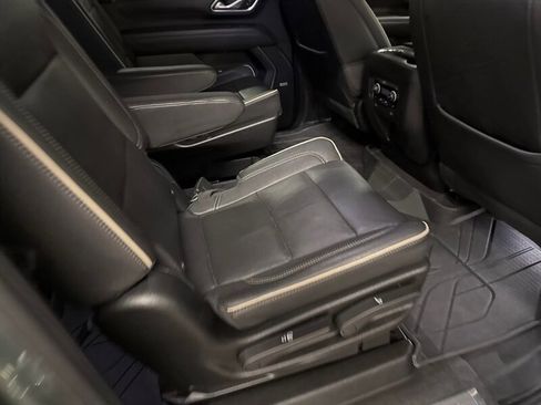 Used 2023 Chevrolet Suburban Premier image 18