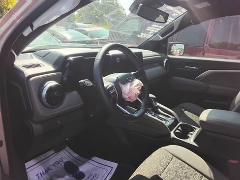 Used 2024 Chevrolet Colorado ZR2 w/ Technology Package image 19