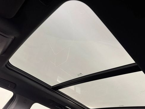 Used 2022 GMC Yukon XL SLT image 23