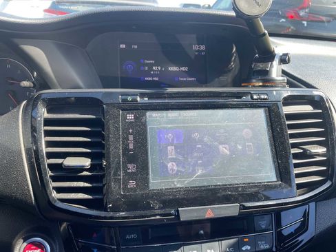 Used 2017 Honda Accord Touring image 8