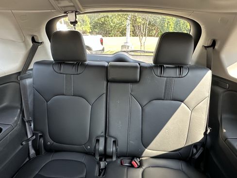 Used 2024 Honda Pilot EX-L image 9