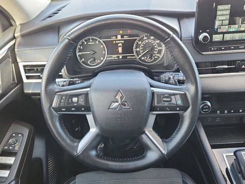 Used 2024 Mitsubishi Outlander SE image 12