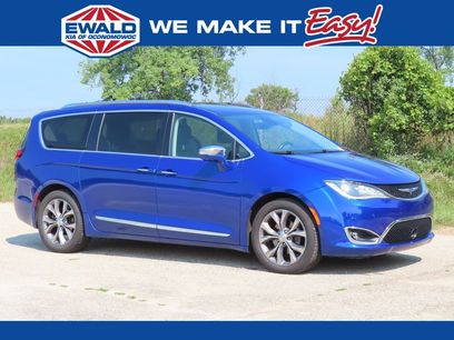 Used 2019 Chrysler Pacifica Limited w/ Tire & Wheel Group