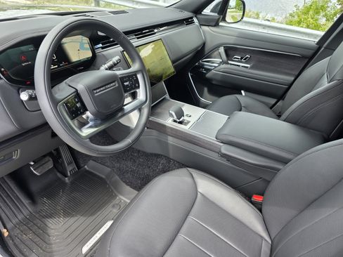 New 2026 Land Rover Range Rover Long Wheelbase SE AWD/4WD image 11