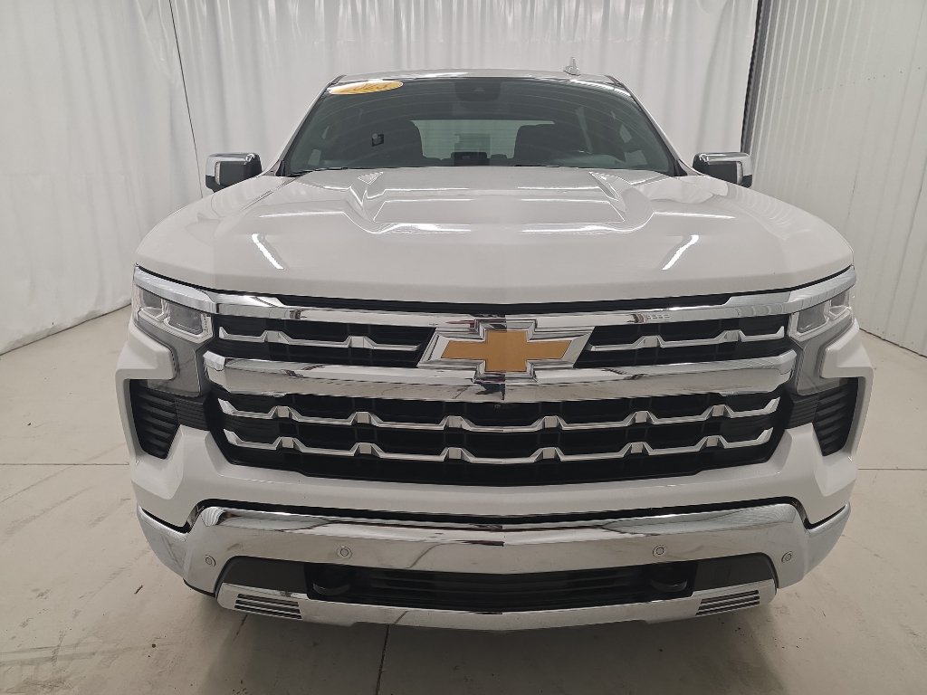 Used 2023 Chevrolet Silverado 1500 LTZ AWD/4WD image 2