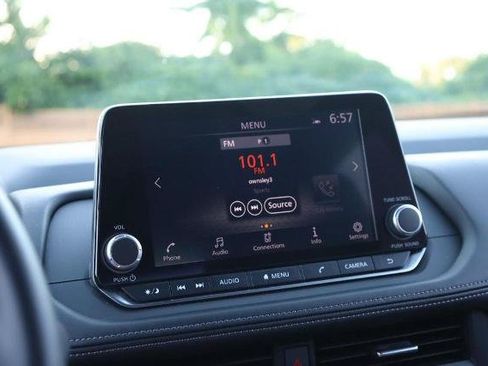 Certified 2025 Nissan Rogue SV AWD/4WD image 11