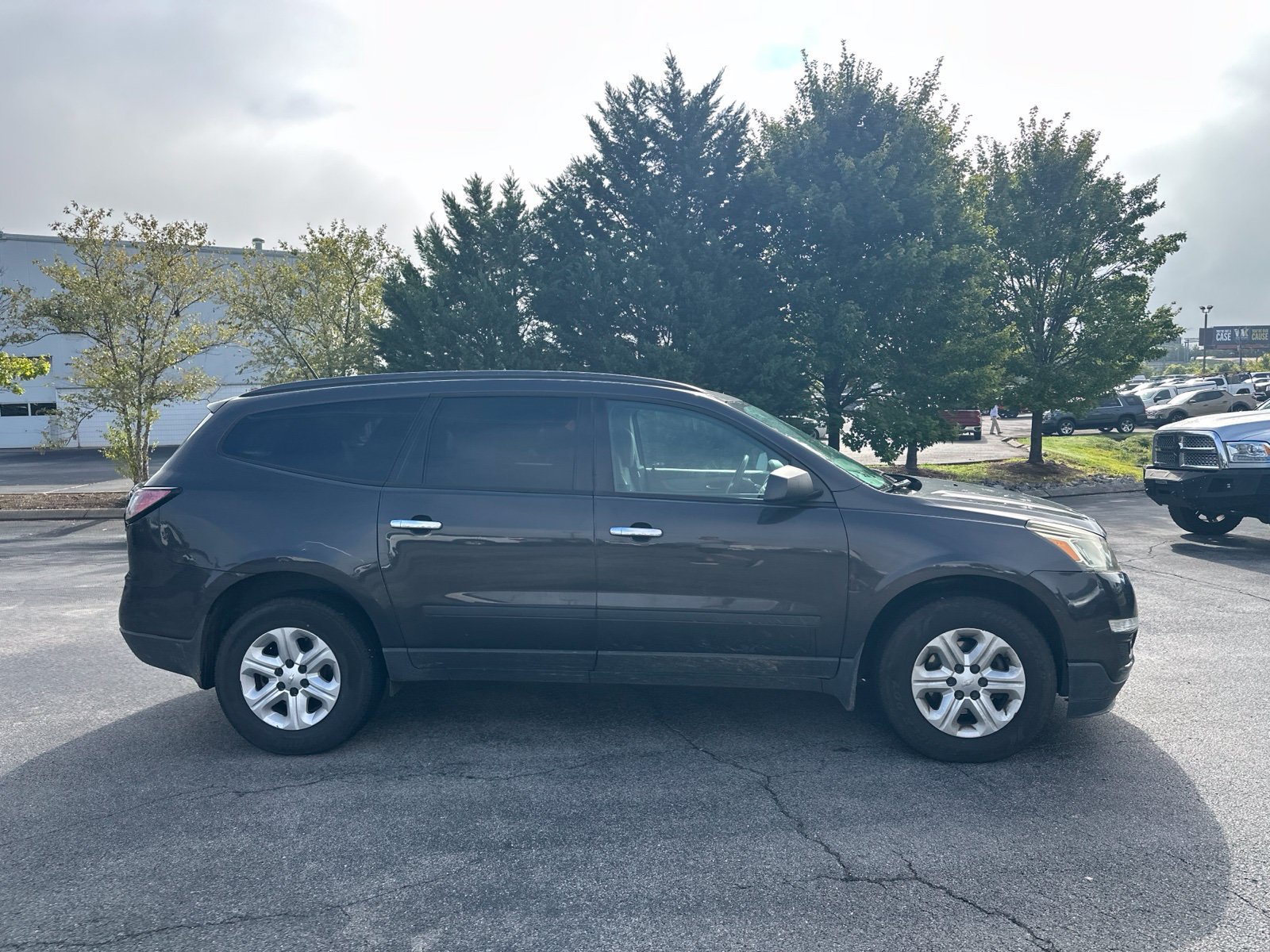 Used 2017 Chevrolet Traverse LS FWD image 4