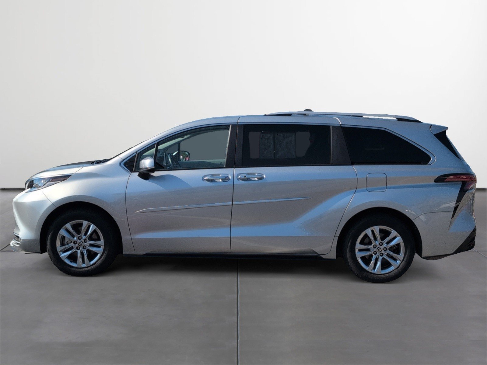 Certified 2024 Toyota Sienna Limited AWD/4WD image 3