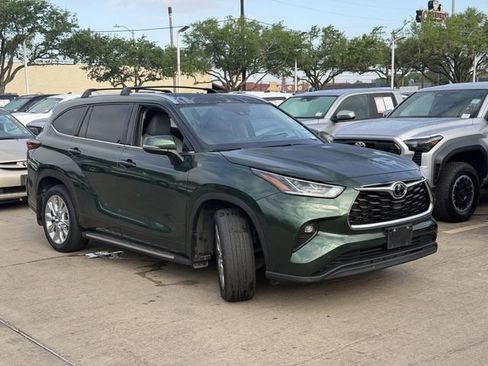 Used 2024 Toyota Highlander Limited image 3