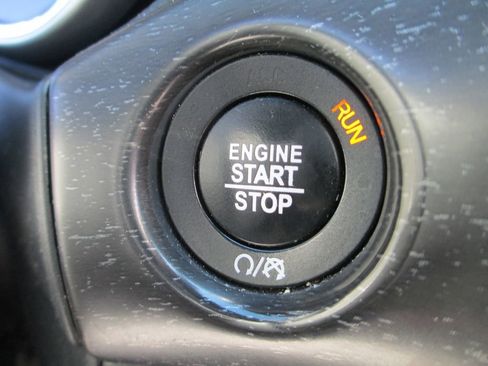 Used 2018 Jeep Grand Cherokee Altitude image 29